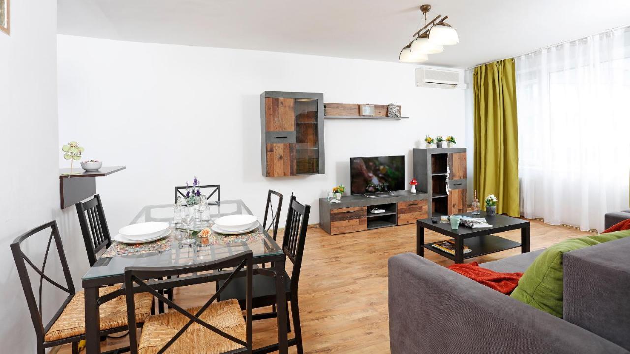 Central Apartment Very Close To Old City 布加勒斯特 外观 照片